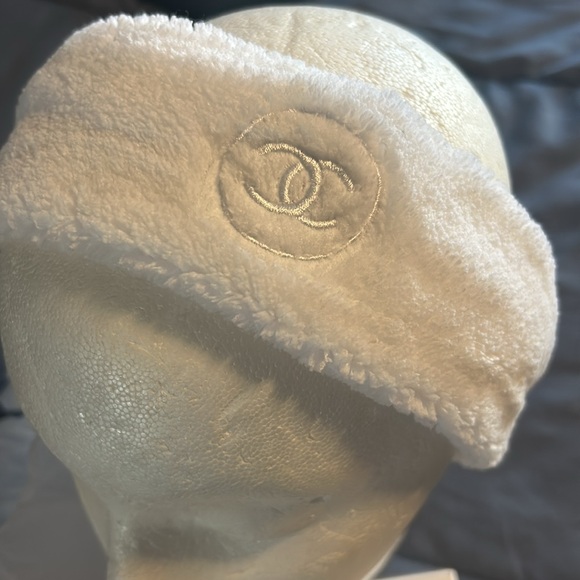 Chanel white essential beauty towel headband nib - Picture 2 of 4